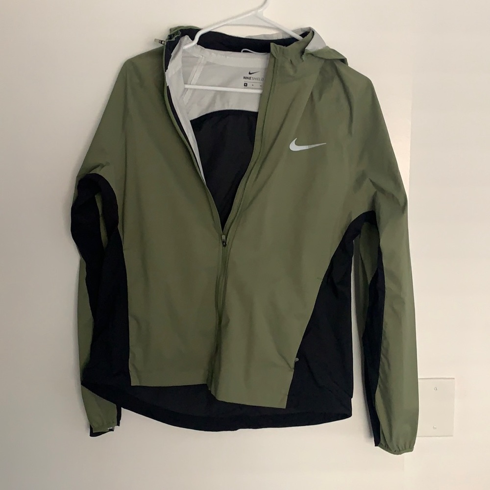 NIKE rain jacket/windbreaker